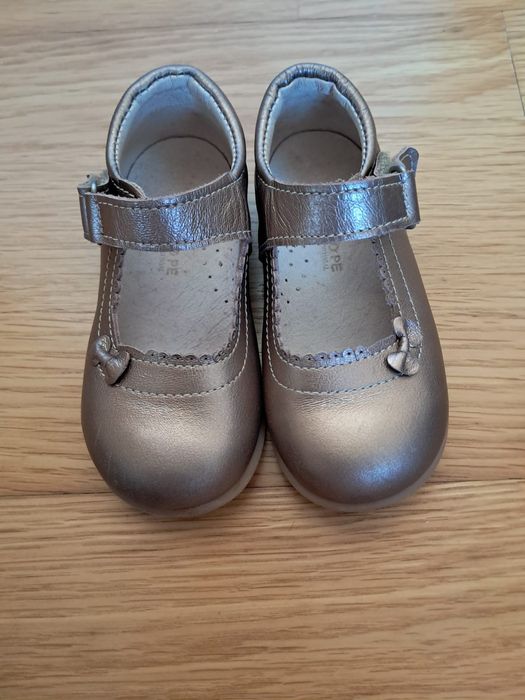 Sapato de criança em pele