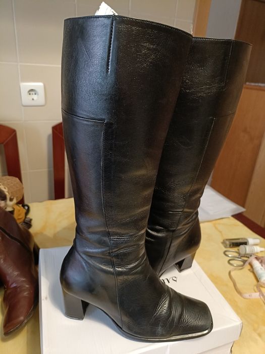 Bota preta pele cano alto 10€