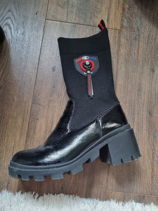 Botki lakierowane