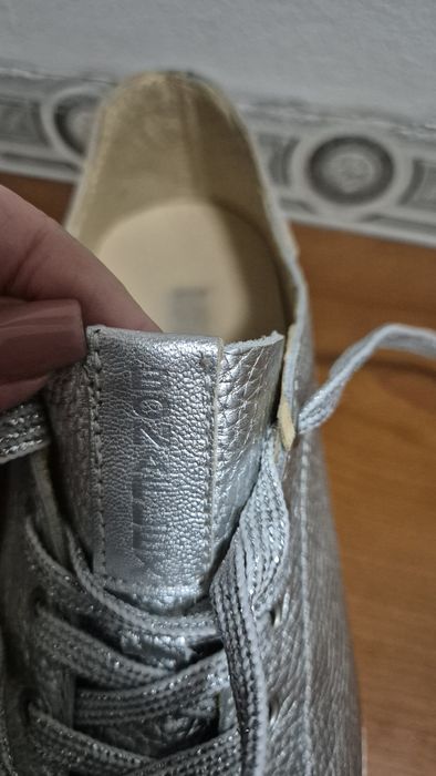 Tenis/Sapatilhas prateadas