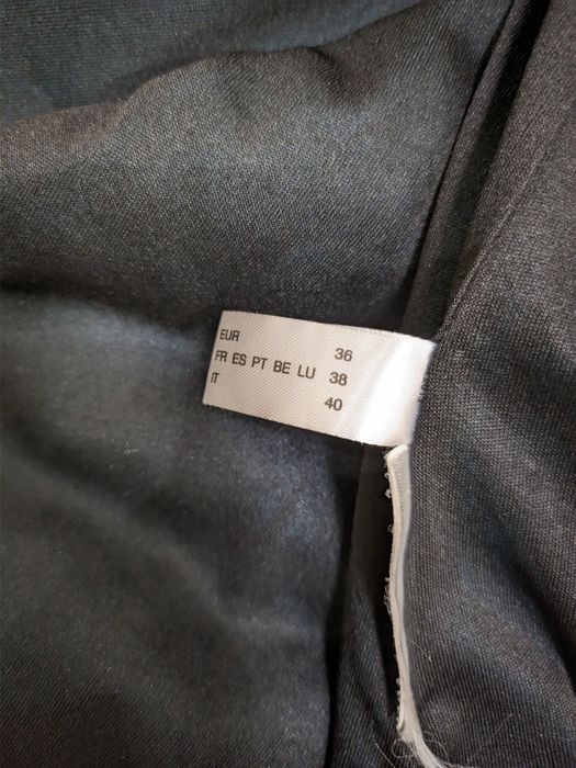 Коротка вечірня сукня в паєтках (EUR 36 / S)
