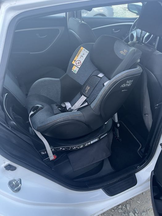 Fotelik samochodowy Britax Römer Dualfix i-Size 360° z bazą ISOFIX + mata GRATIS