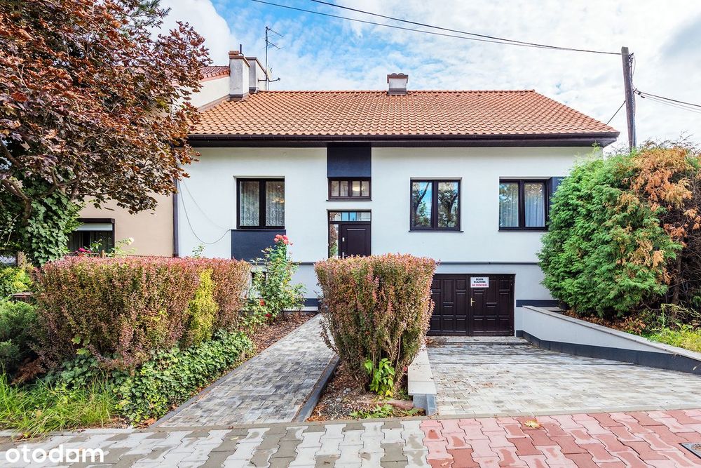 400 metrów od Ronda Matecznego, z ogródkiem