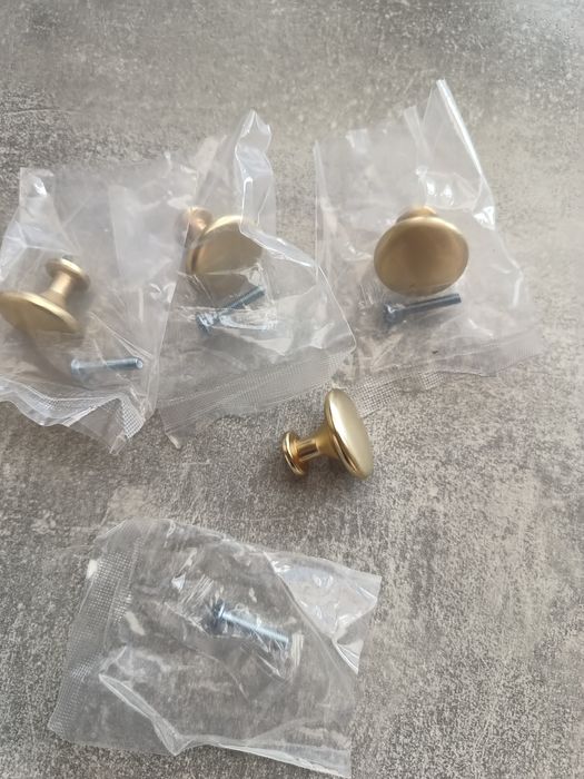 Nowe uchwyty meblowe złote gałki  11 sztuk