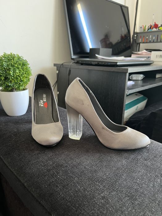 Sapatos cinzenta tamanho 35