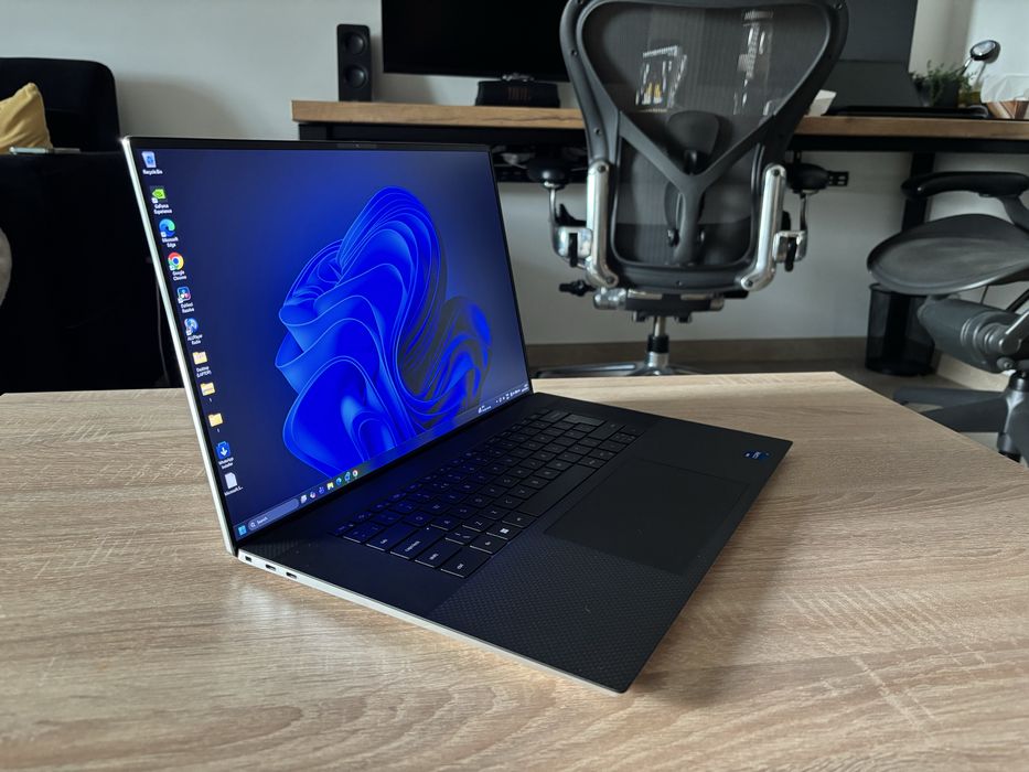 Dell XPS 17 9720 i7-12700H 32GB 1TB RTX3050 - foto i montaż