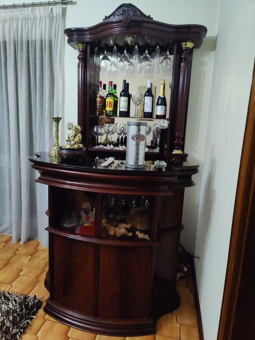 Bar em madeira Mogno