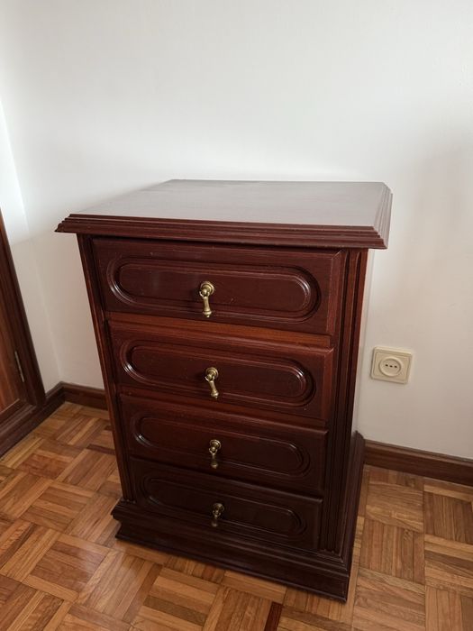 2 mesas de cabeceira