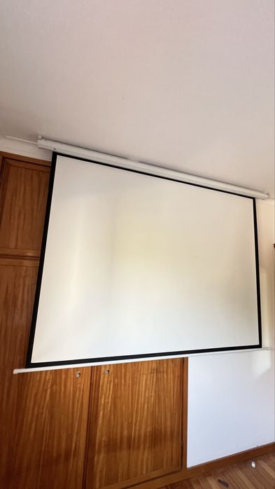 Projetor + tela eletrica