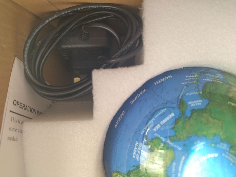 Глобус лівітуючий