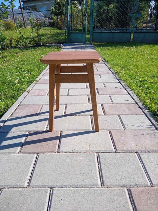 Табуретки дубові