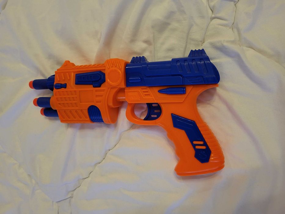 Pistolet na piankowe pociski typu NERF