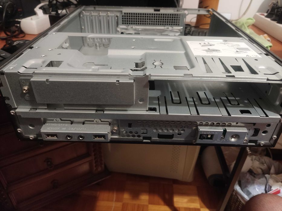 Caixa Fujitsu SFF (Small Form Factor)64585822408451123