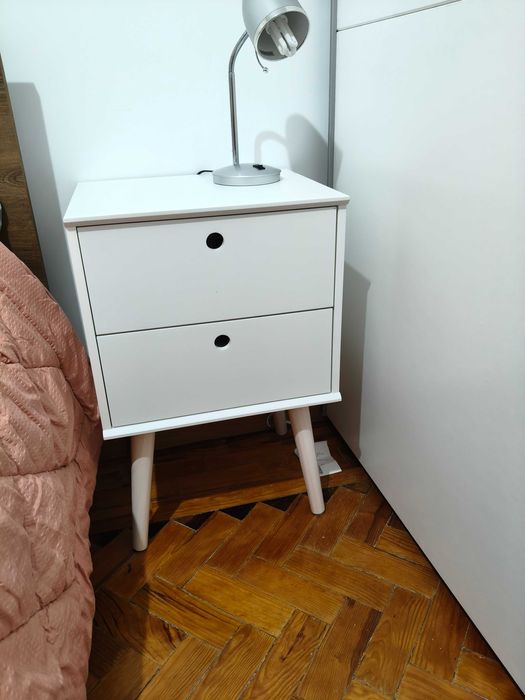 2 mesas de cabeceira quarto