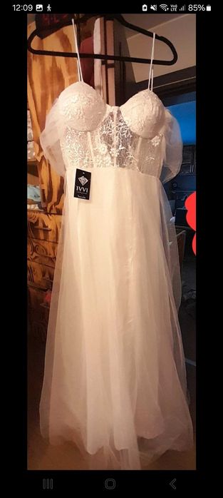 Biała suknia ślubna