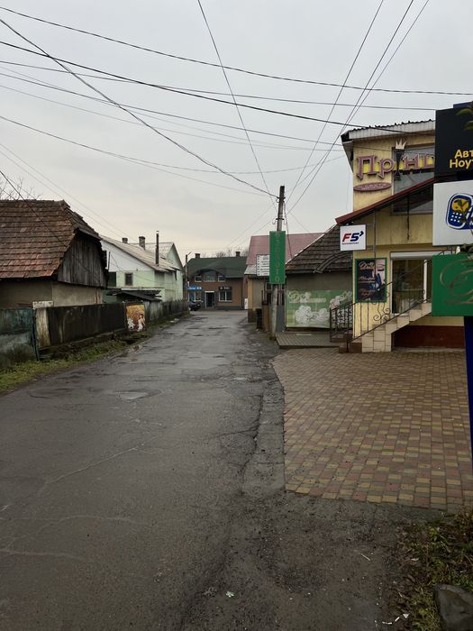 Продам будинок із земельною ділянкою в центрі Іршави