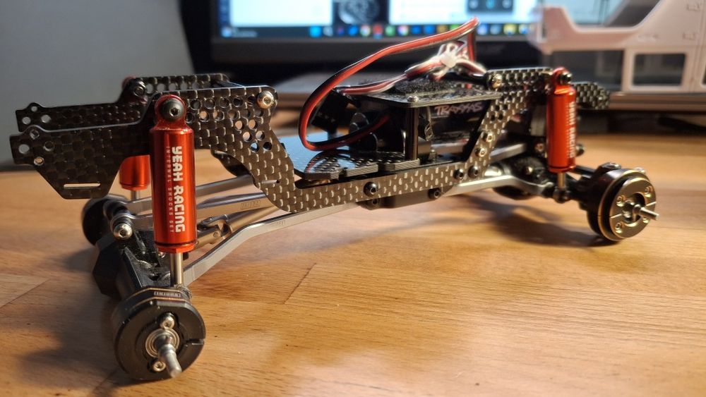 Traxxas trx4m podwozie 1/18 rama karbon mosty injora miedz. waga 430gr