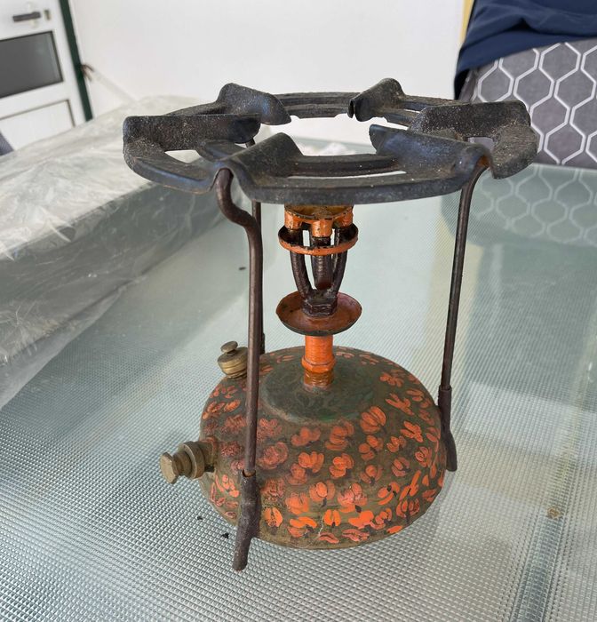 ANTIGO fogareiro a querosene de ferro/pintado à mão