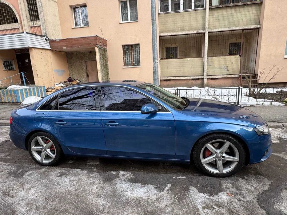Audi A4 2009 року