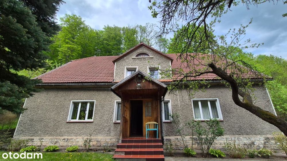 Do sprzedania dom o powierzchni 280 m2 w miejscowości Rościszów.