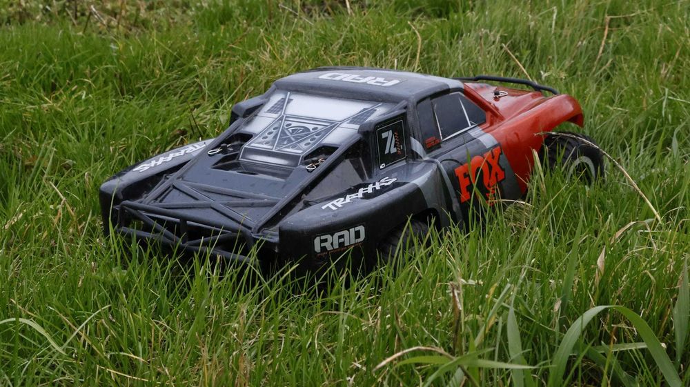 Samochód zdalnie sterowany Traxxas Slash VXL + akumulator + ładowarka