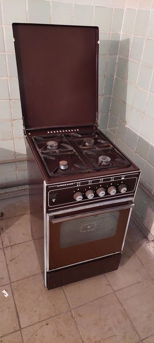 Продаю хорошу газову плиту