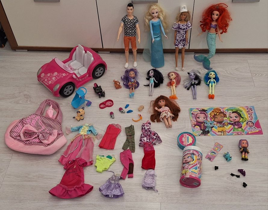11 lalek z bajek firmowe, auto I akcesoria
