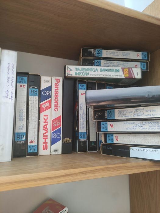 Magnetowid dvd kasety VHS i dvd