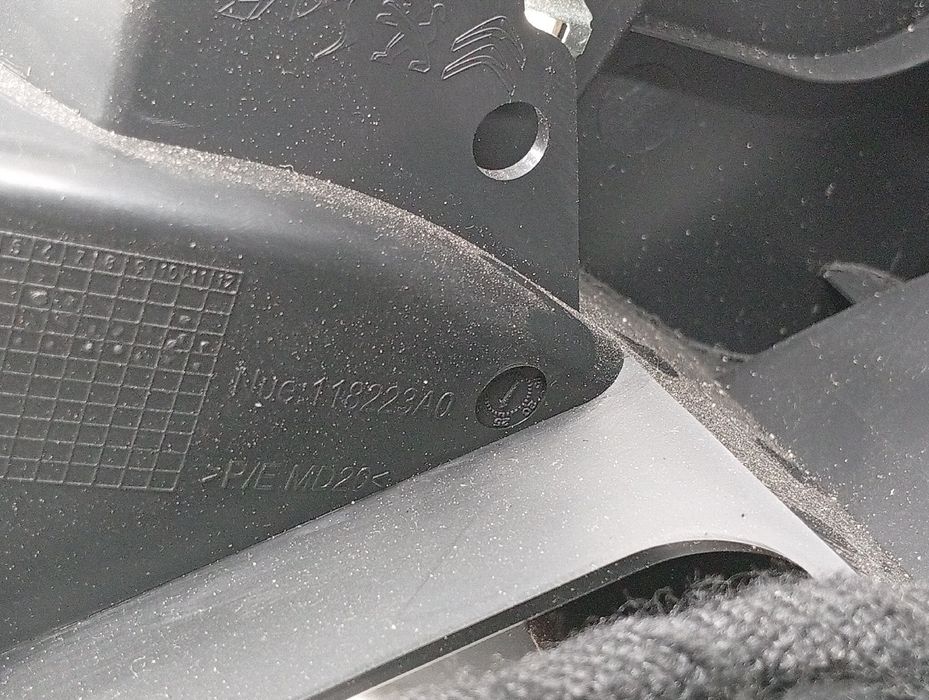 Consola de apoio de braço - PEUGEOT 308 III