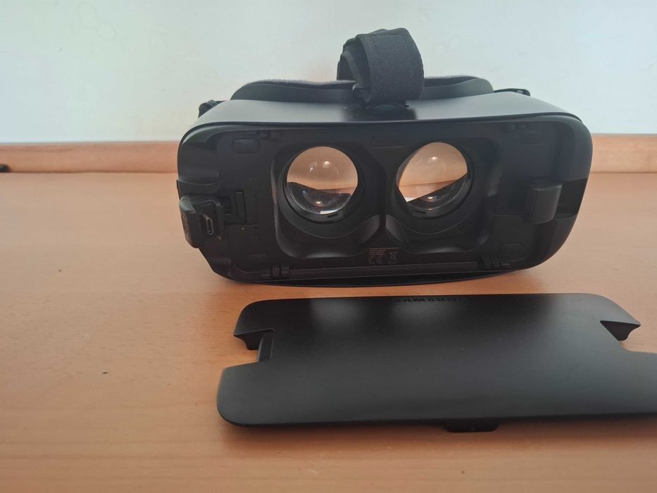 Sprzedam gogle VR Samsung Gear VR Powered by Oculus – stan bardzo dobry