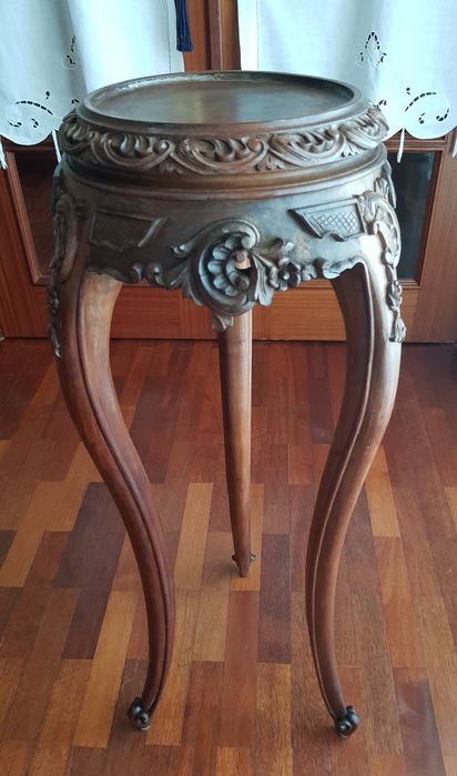 Floreira vintage em madeira esculpida