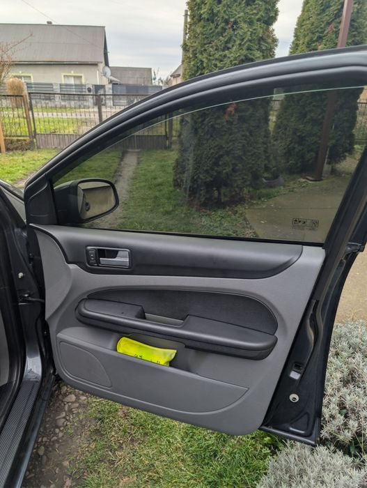 Форд фокус 2 2009 року.