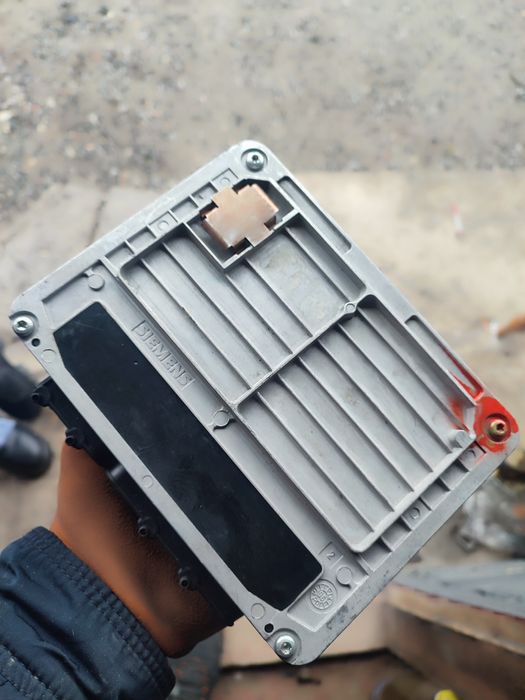 Блок управления двигателем ЭБУ на Фольксваген Пассат 1.6 Volkswagen