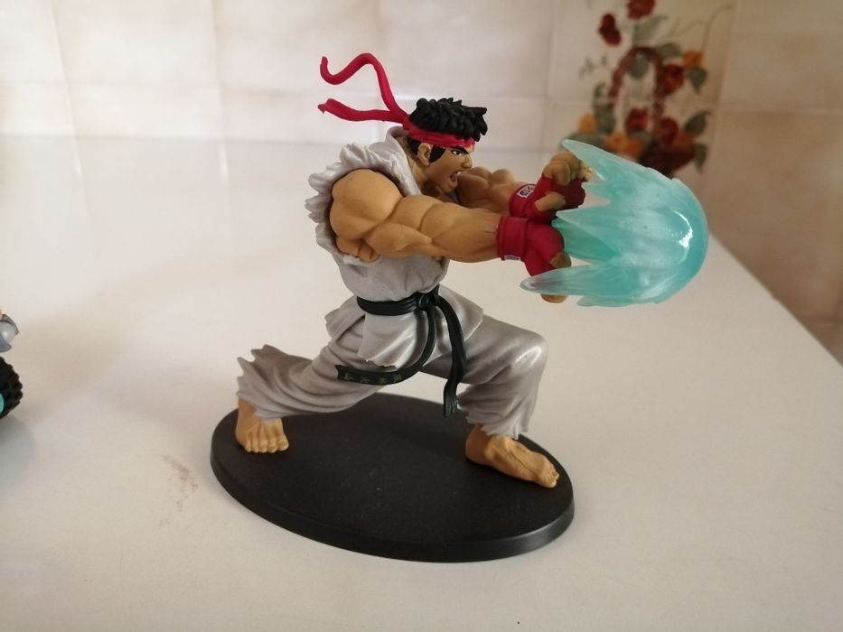 Bonecos e figuras vários