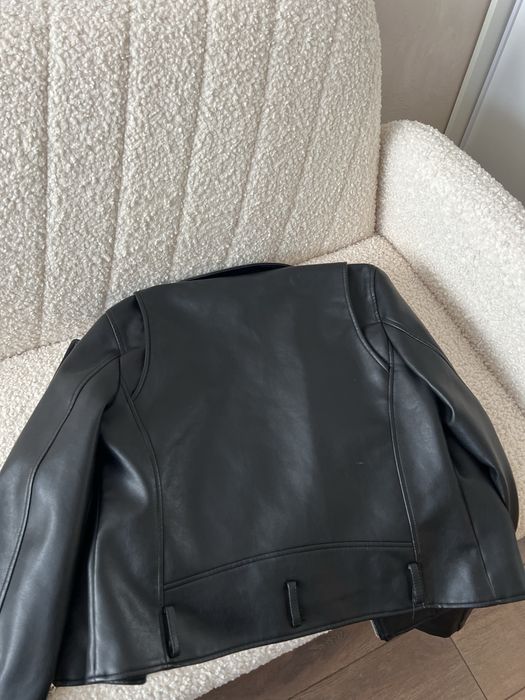 Косуха жіноча чорна