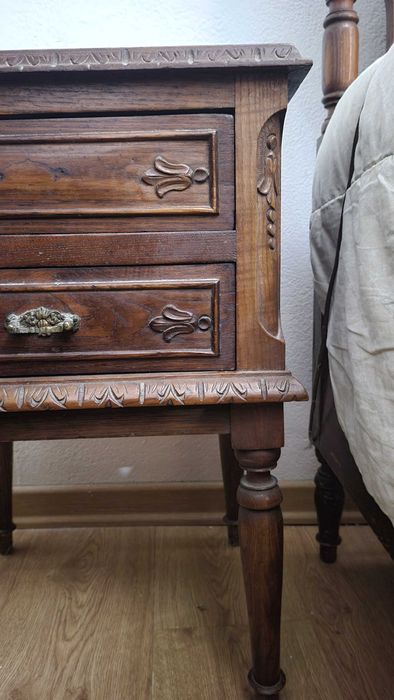 Conj. quarto cama casal+2 mesas de cabeceira madeira maciça Vintage