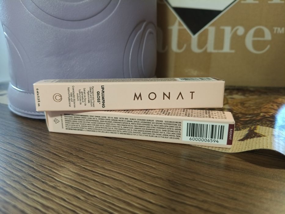 MONAT „Błyszczyk wypełniający usta™” - Promienny