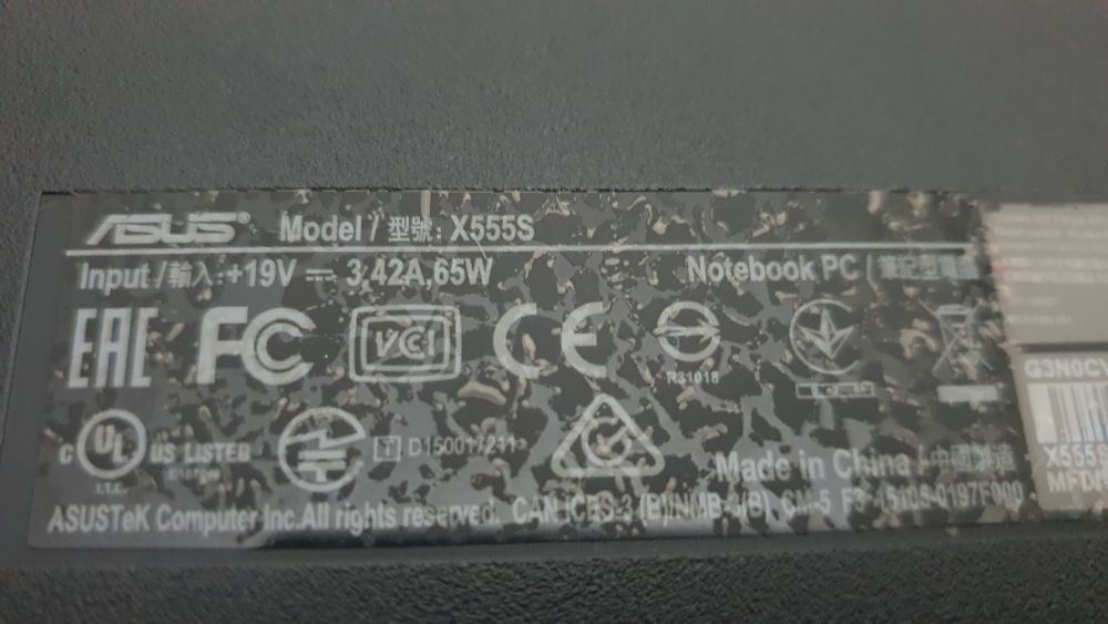 Ноутбук комп'ютер Asus білий