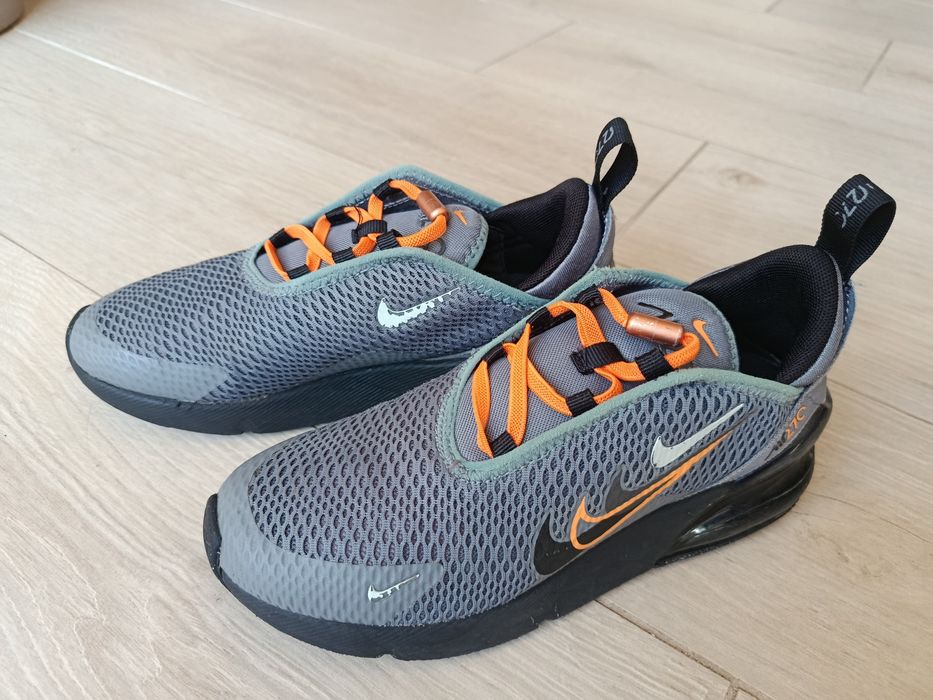 Кроссовки Nike AIR MAX 270 Eur35

Кросівки Nike Air Max 270
