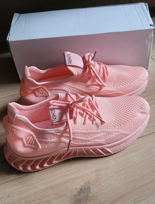 Buty sportowe letnie