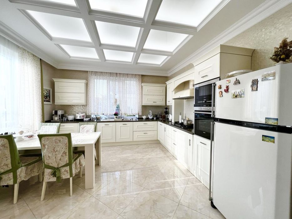 Будинок на Газовику в найпрестижнішому районі. 10 соток. В НАЯВНОСТІ!