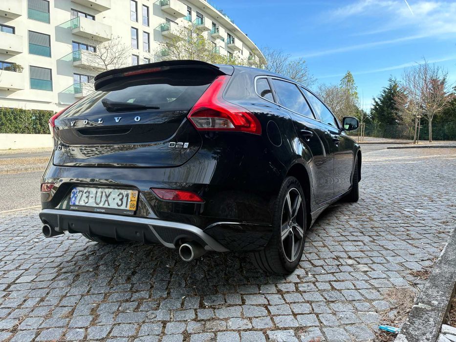 Volvo V40 R Design em estado impecável