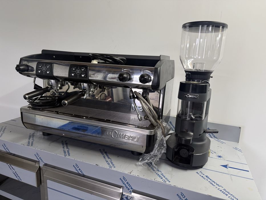 Maquina de café M24 La cimbal  muito muito nova .