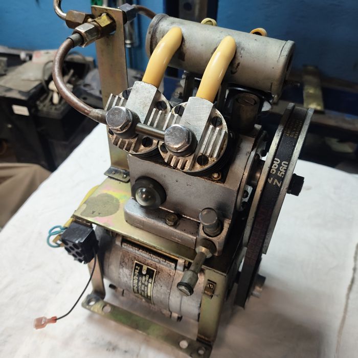 Компресор чотирьох ціліндровий.