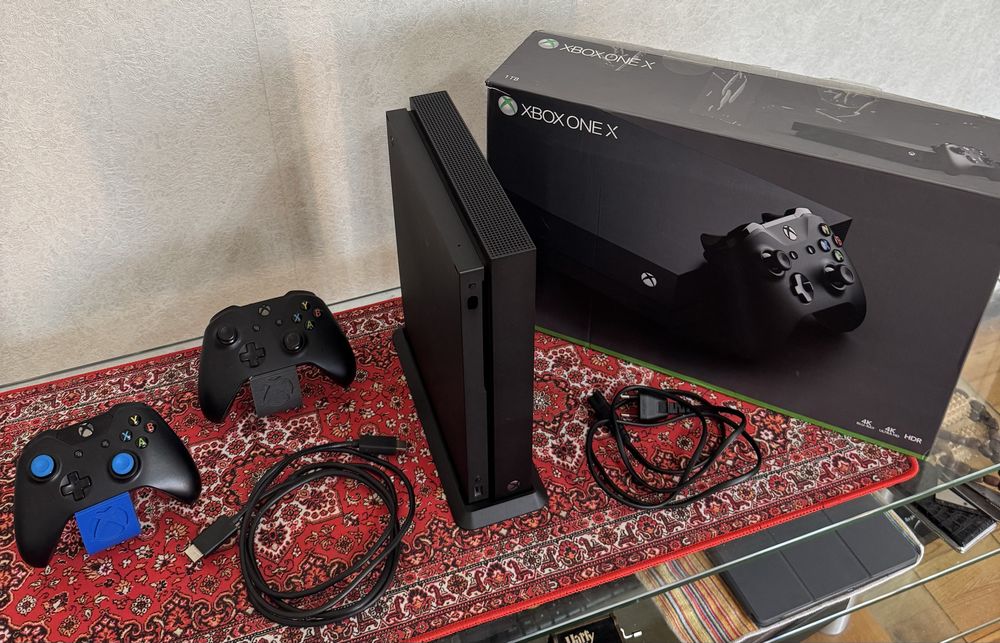Продам xbox one x 1 tb