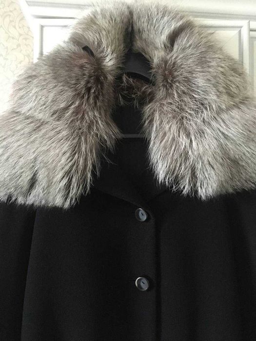 Женское пальто с мехом чернобурки STELLA POLARE Италия. Сезон -зима.