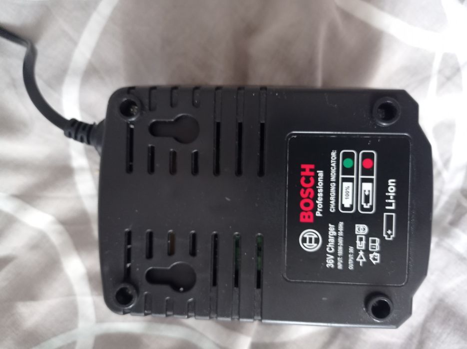 Продам перфоратор Бош  на акумуляторі 36 вольт 6 АH