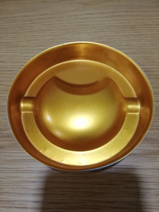 Cinzeiro antigo em metal da Bébécar - RARO!