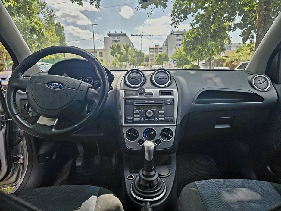Ford Fiesta 1.25    2007/01      73 mil klm
