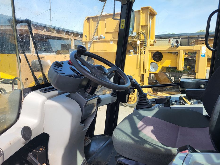 Ładowarka CAT 906